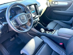 Volvo XC40 Plus B5 AWD 2026