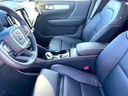 Volvo XC40 Plus B5 AWD 2026