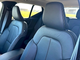 Volvo XC40 Plus B5 AWD 2026