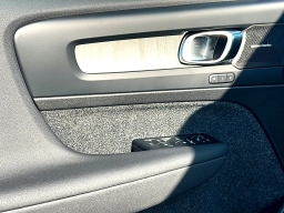Volvo XC40 Plus B5 AWD 2026