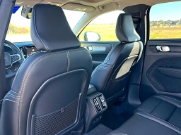 Volvo XC40 Plus B5 AWD 2026