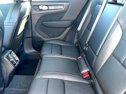 Volvo XC40 Plus B5 AWD 2026