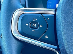 Volvo XC40 Plus B5 AWD 2026