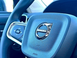 Volvo XC40 Plus B5 AWD 2026