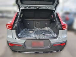 Volvo XC40 Plus B5 AWD 2026