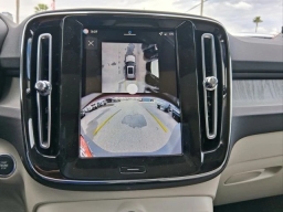 Volvo XC40 Plus B5 AWD 2026