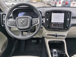 Volvo XC40 Plus B5 AWD 2026