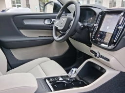 Volvo XC40 Plus B5 AWD 2026