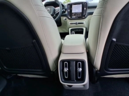 Volvo XC40 Plus B5 AWD 2026