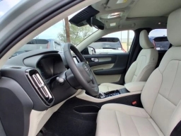 Volvo XC40 Plus B5 AWD 2026