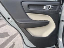 Volvo XC40 Plus B5 AWD 2026