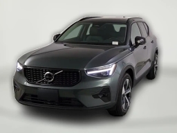 Volvo XC40 Plus B5 AWD 2026