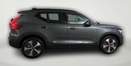 Volvo XC40 Plus B5 AWD 2026