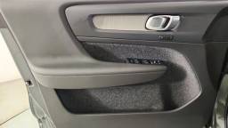 Volvo XC40 Plus B5 AWD 2026