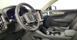 Volvo XC40 Plus B5 AWD 2026