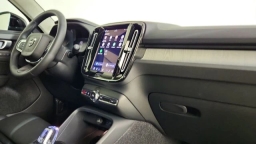 Volvo XC40 Plus B5 AWD 2026