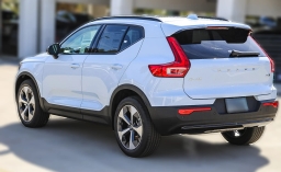Volvo XC40 Plus B5 AWD 2026