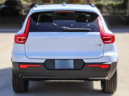 Volvo XC40 Plus B5 AWD 2026