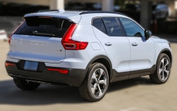 Volvo XC40 Plus B5 AWD 2026
