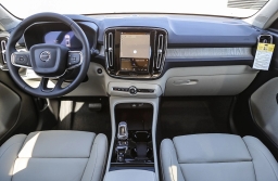 Volvo XC40 Plus B5 AWD 2026