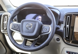 Volvo XC40 Plus B5 AWD 2026