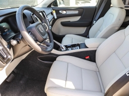 Volvo XC40 Plus B5 AWD 2026