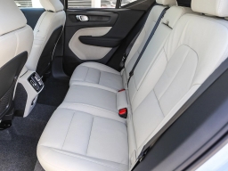 Volvo XC40 Plus B5 AWD 2026