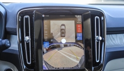 Volvo XC40 Plus B5 AWD 2026
