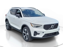 Volvo XC40 Plus B5 AWD 2026
