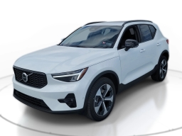 Volvo XC40 Plus B5 AWD 2026