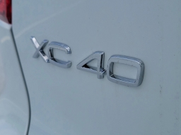 Volvo XC40 Plus B5 AWD 2026
