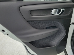 Volvo XC40 Plus B5 AWD 2026