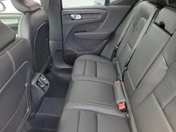 Volvo XC40 Plus B5 AWD 2026