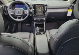 Volvo XC40 Plus B5 AWD 2026