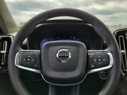 Volvo XC40 Plus B5 AWD 2026
