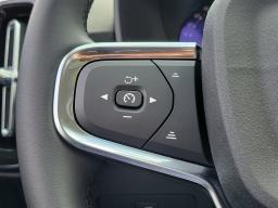 Volvo XC40 Plus B5 AWD 2026