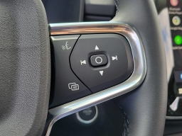Volvo XC40 Plus B5 AWD 2026