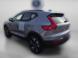 Volvo XC40 Plus B5 AWD 2026