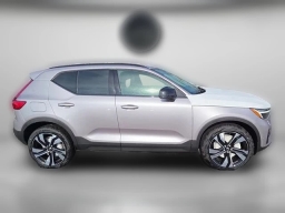 Volvo XC40 Plus B5 AWD 2026