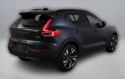 Volvo XC40 Plus B5 AWD 2026