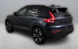 Volvo XC40 Plus B5 AWD 2026