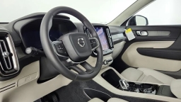 Volvo XC40 Plus B5 AWD 2026