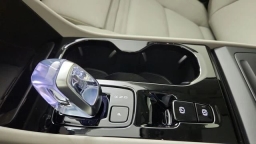Volvo XC40 Plus B5 AWD 2026