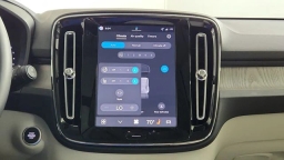Volvo XC40 Plus B5 AWD 2026
