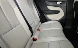 Volvo XC40 Plus B5 AWD 2026