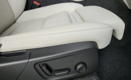 Volvo XC40 Plus B5 AWD 2026