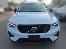 Volvo XC40 Plus B5 AWD 2026