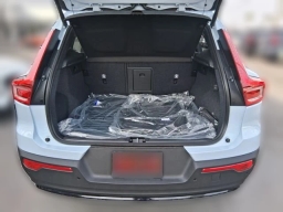 Volvo XC40 Plus B5 AWD 2026