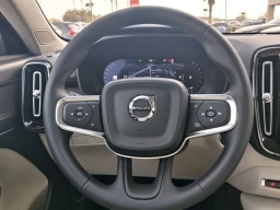 Volvo XC40 Plus B5 AWD 2026