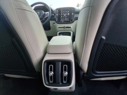 Volvo XC40 Plus B5 AWD 2026